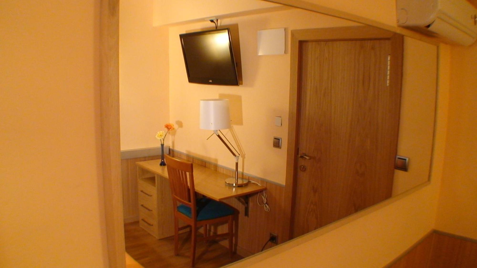 Hostal El Carmen Zaragoza Eksteriør billede